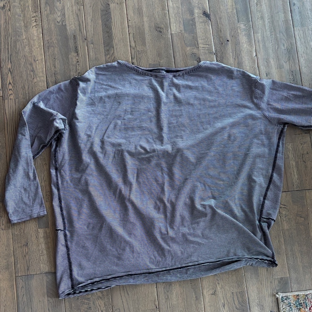 lululemon athletica black and white Long Sleeve Top